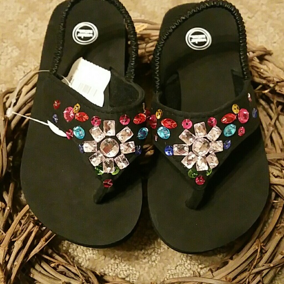 Other - NWT flip flops (item82)